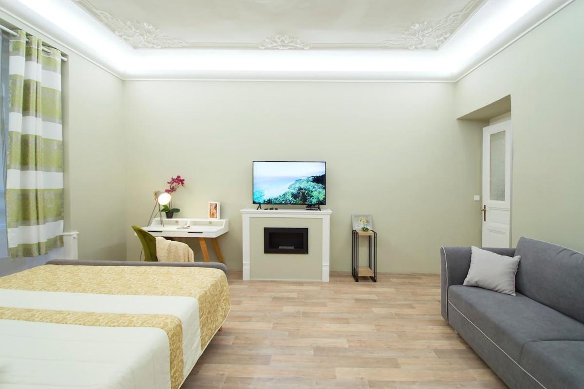 Navratilova Apartment Prag